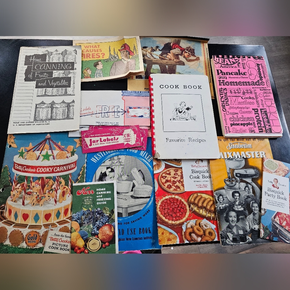 Vintage lot of cook pamphlets, advertising and calenders